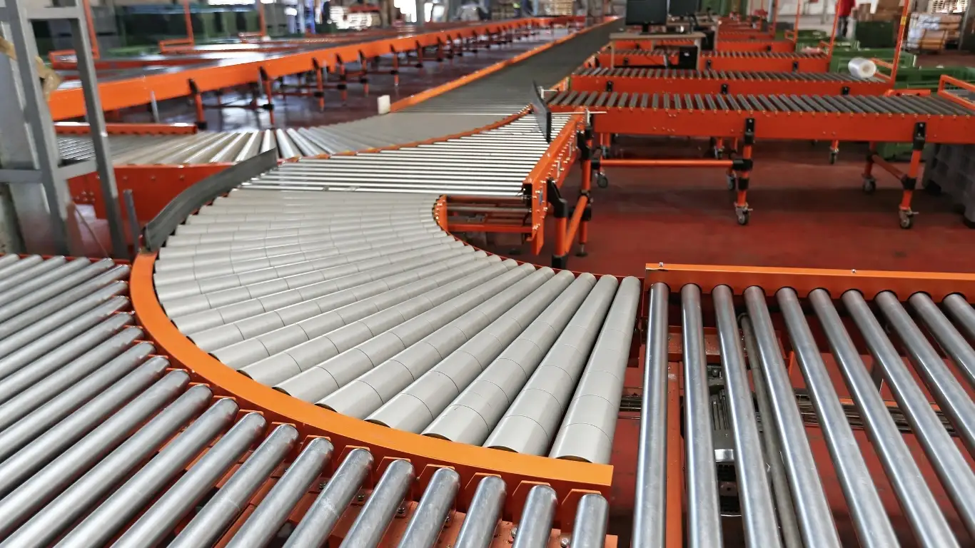 ระบบ Conveyor สำหรับเคลื่อนย้ายสินค้าในโรงงาน